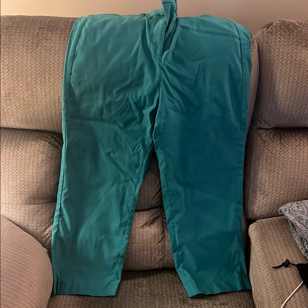 Women’s Teal capris